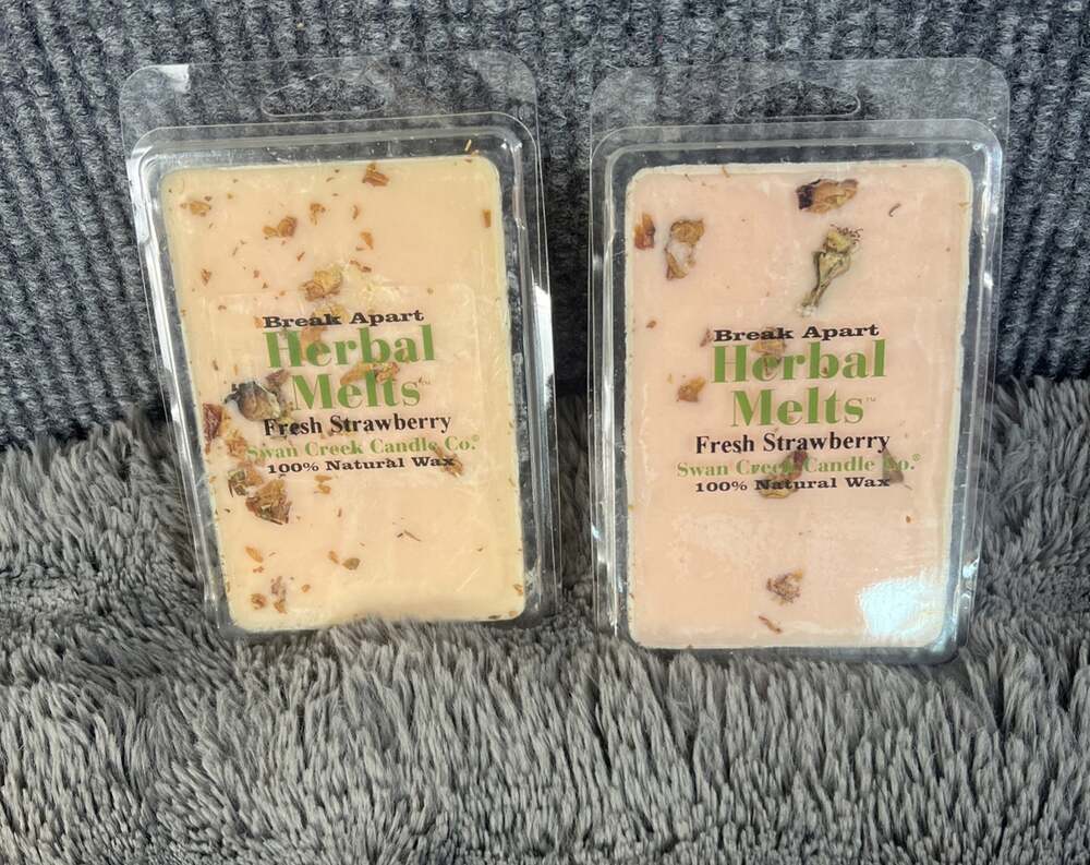 2 Swan Creek Candle Co Break Apart Drizzle Melts "Fresh Strawberry" 5.25 Oz